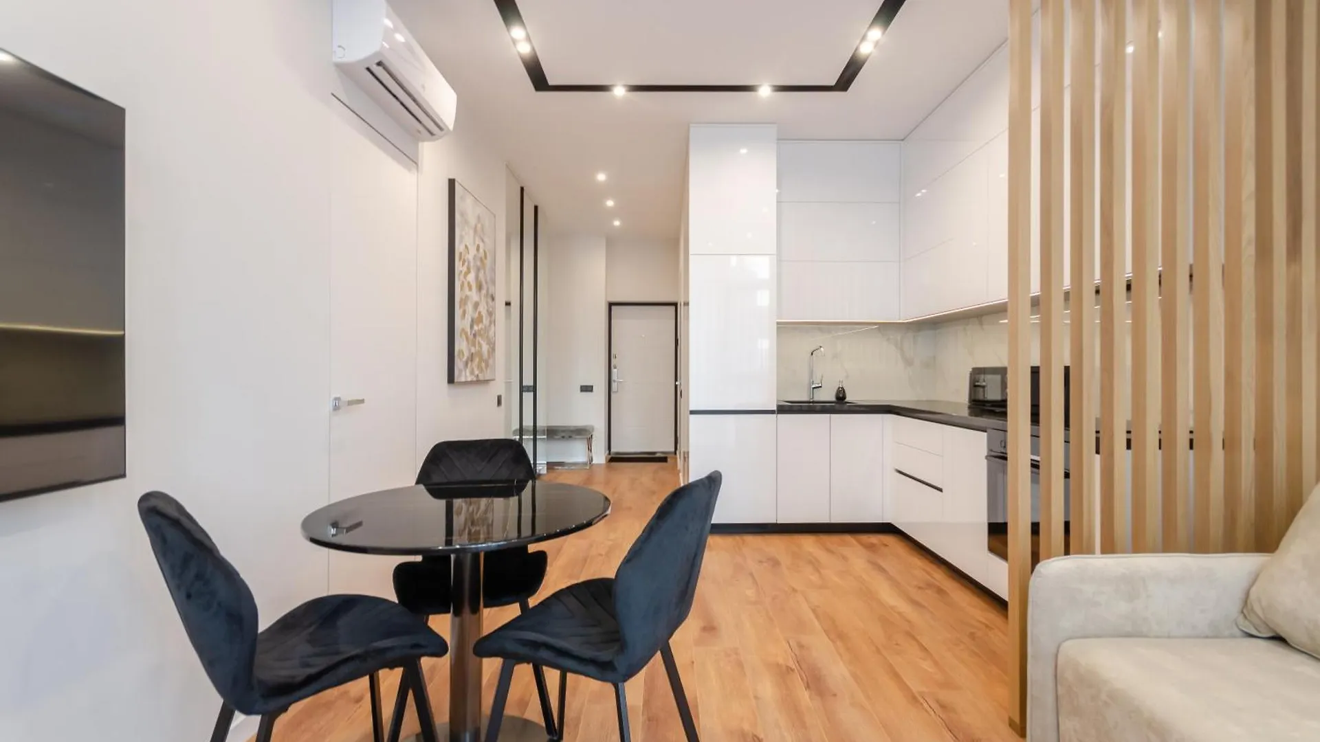 Petrovdom 2-5 New Apartment In Rc Novopecherski Lypky, 19B Andrii Verkhogliad Street Kiev